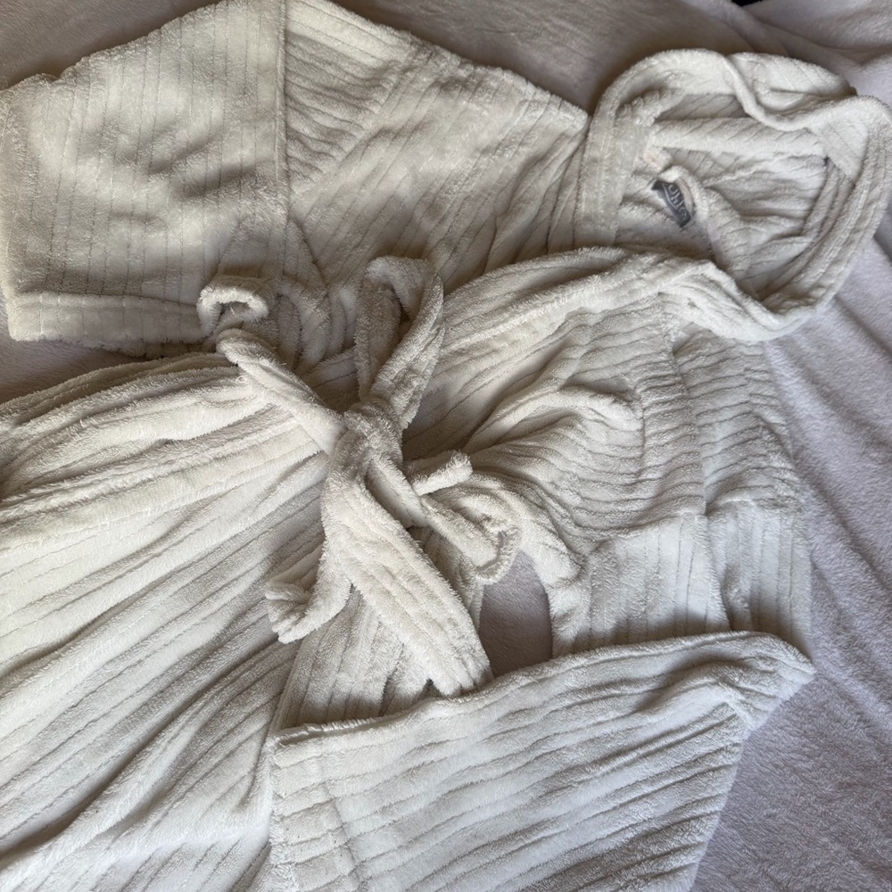 Ulta Beauty White Robe One Size Women's Bathrobe Soft Plush Long Sleeve Belted